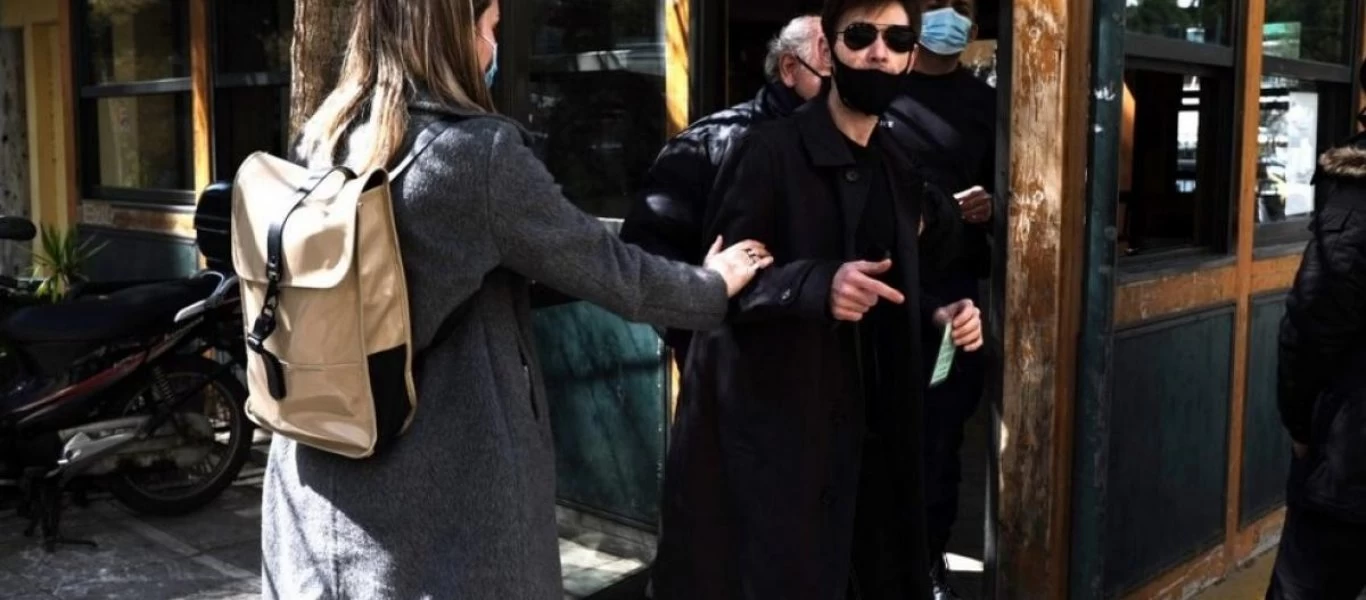 Τους «χορεύει στο ταψί» ο Μένιος: Προσφεύγει στο ΣτΕ γιατί κινδυνεύει από την... 17Ν - Θέλει πάλι την φρουρά